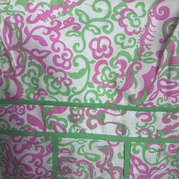 Lilly Pulitzer classic strapless top.  Elastic gathering in back for comfort - Picture 2 of 3